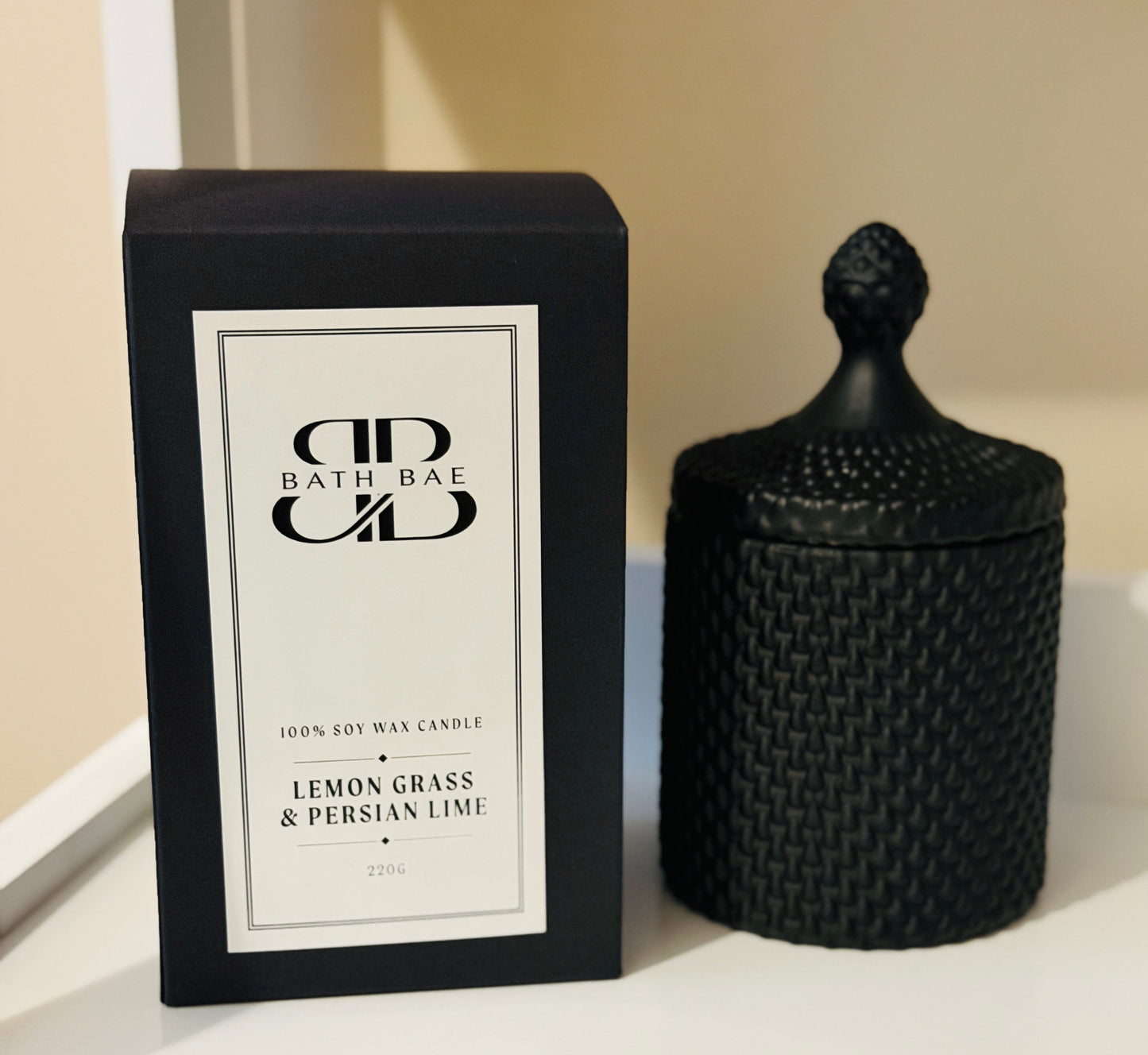 MATT BLACK TEAR DROP SOY WAX CANDLE 220G